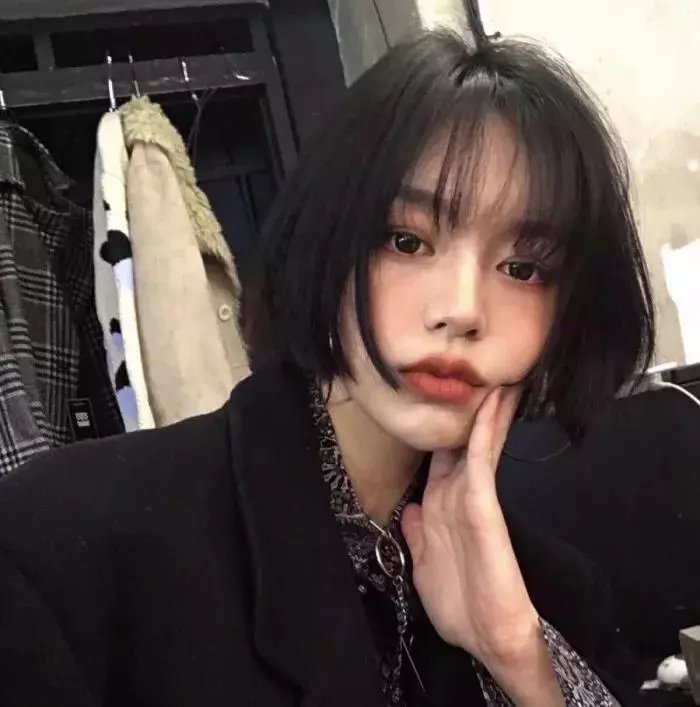 腰间持枪